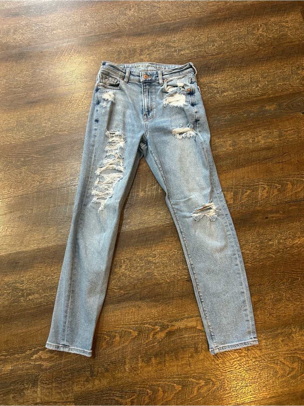 American Eagle Outfitters Light Wash Distressed Skinny Jeans 0